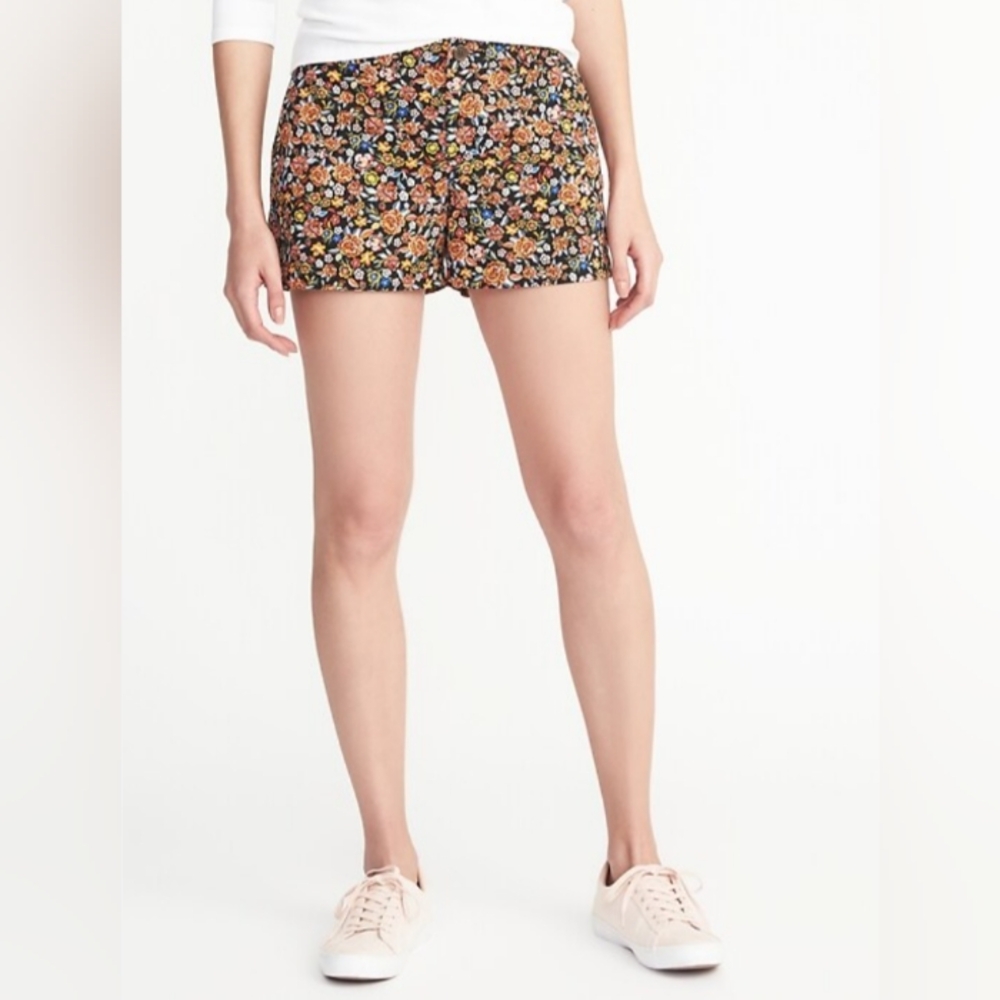 Old Navy Mid Rise Everyday Jean Shorts  Casual Style, Size 14
